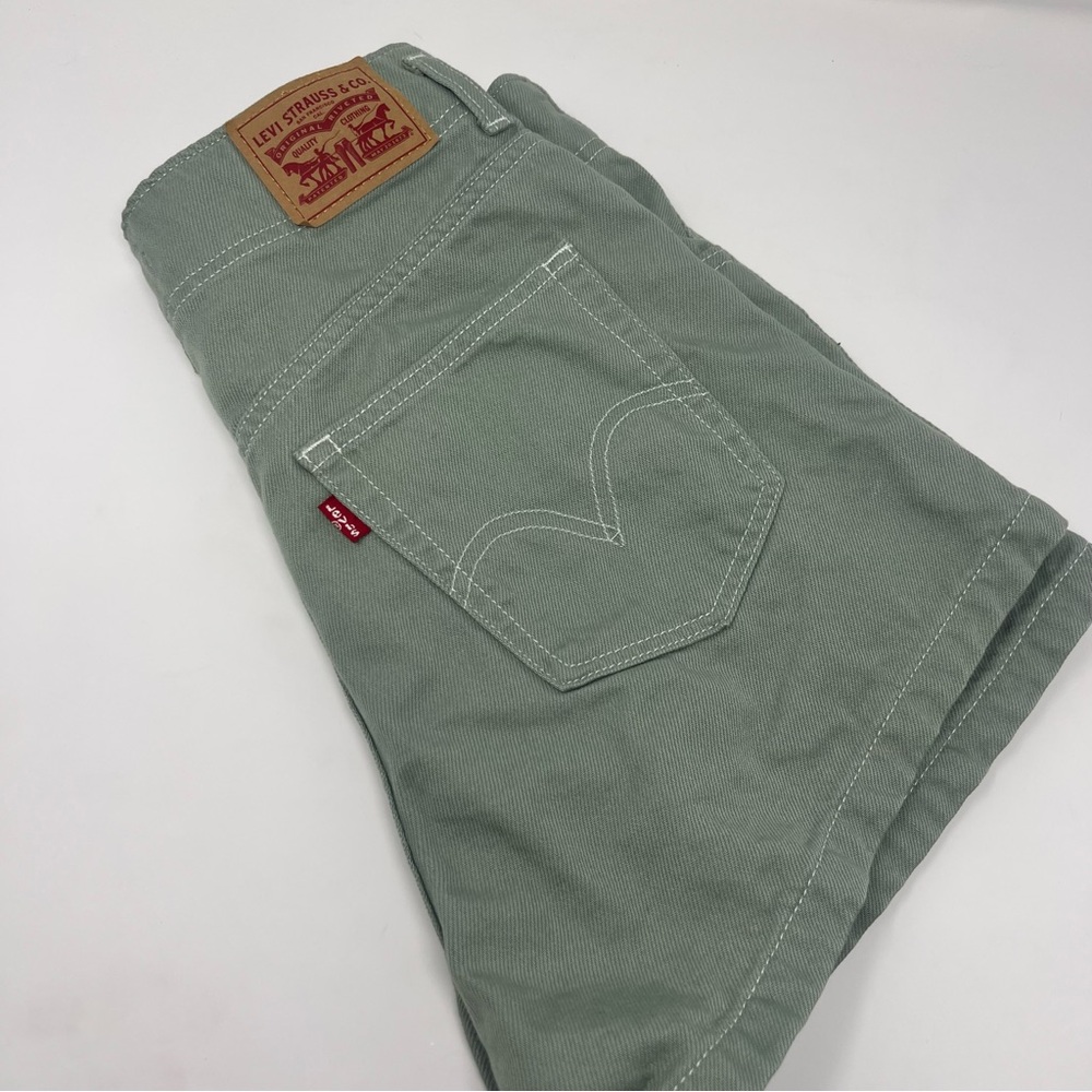 Levi's light Green high waisted mom shorts size 29